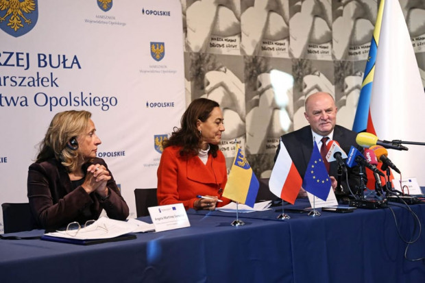 Marszałek Andrzej Buła zainaugurował program w obecności przedstawicielek Komisji Europejskiej (Fot. UMWO)