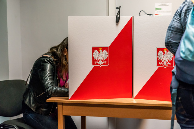 Projekt nowelizacji Kodeksu wyborczego zakłada m.in. zwiększenie dostępu do lokali wyborczych (fot. shutterstock)