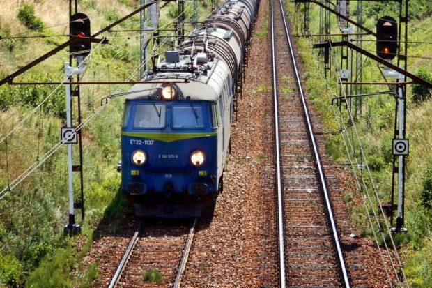 Pociągi towarowe jeżdżą w Polsce ze średnią prędkością zaledwie 23,4 km/h (dane za 2021 r.). Fot. UTK