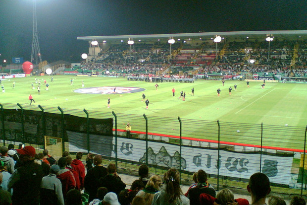 Budowa umożliwi nieprzerwane prowadzenie rozgrywek ligowych na stadionie (fot. Commons.wikimedia.org/Skywalker Łukasz/ licencja publiczna)