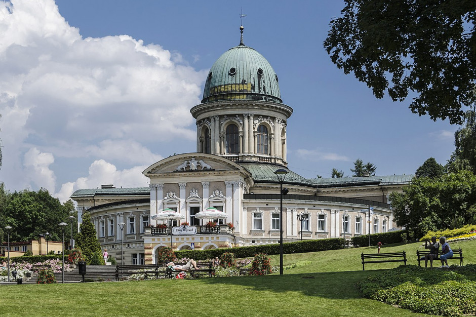 W Polsce jest niespełna 50 gmin uzdrowiskowych. Na zdjęciu zakład przyrodoleczniczy "Wojciech” w Lądku-Zdroju (fot. wikipedia.org/Jacek Halicki CC BY - SA 3.0) W Polsce jest niespełna 50 gmin uzdrowiskowych. Na zdjęciu zakład przyrodoleczniczy "Wojciech” w Lądku-Zdroju (fot. wikipedia.org/Jacek Halicki CC BY - SA 3.0)