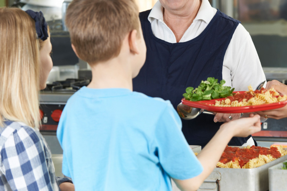 Nieprawidłowość w przeznaczaniu opłat za żywienie dzieci stwierdzono w blisko 40 proc. kontrolowanych placówek z własną kuchnią (fot. Shutterstock)
