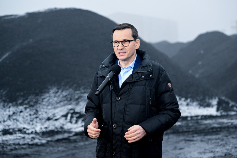 Jeśli będzie trzeba, będziemy kontynuować sprzedaż węgla przez samorządy - powiedział premier (fot. PAP/Tytus Żmijewski)