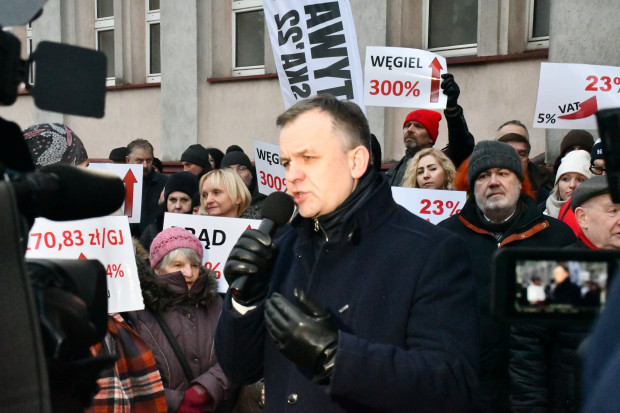 Tłumy piotrkowian protestowały przeciw podwyżkom (fot. piotrkow.pl)