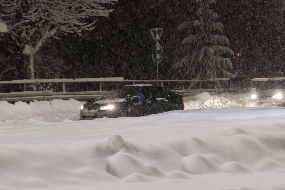 Ponad 400 interwencji po wichurach i opadach śniegu (fot. PAP/Grzegorz Momot)