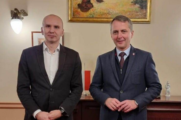 Dariusz Polowy rozmawiał m.in. z prezesem Rafako, Radosławem Domagalskim-Łabędzkim (fot.UM Racibórz)