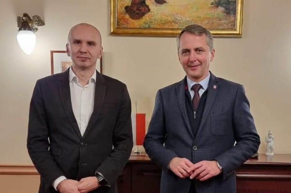 Dariusz Polowy rozmawiał m.in. z prezesem Rafako, Radosławem Domagalskim-Łabędzkim (fot.UM Racibórz) Dariusz Polowy rozmawiał m.in. z prezesem Rafako, Radosławem Domagalskim-Łabędzkim (fot.UM Racibórz)