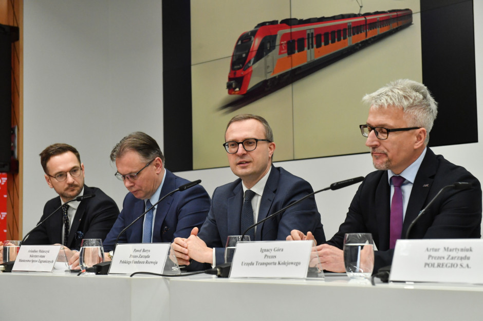 Polregio podpisało w środę umowy ramowe z czterema firmami na dostawę do 200 nowych pociągów (Fot. PAP/Piotr Nowak)