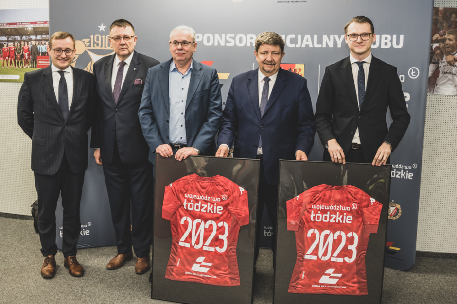 Samorząd województwa łódzkiego oraz Łódzka Kolej Aglomeracyjna zostały oficjalnymi sponsorami klubu Widzew Łódź (fot.UMWŁ)