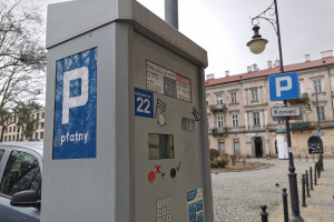 O zmianach w funkcjonowaniu strefy płatnego parkowania zdecydowali radomscy radni (Fot. Miasto Radom Facebook)