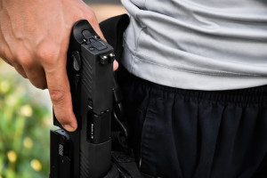 Proces przydziału broni palnej w Służbie Celno-Skarbowej będzie zbliżony do obowiązującego w innych służbach (Fot. Adobestock)