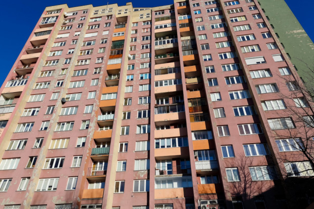 Blok mieszkalny w Warszawie (fot. Shutterstock)
