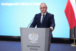Wiceminister zdrowia Maciej Miłkowski: trwają prace nad rozwiązaniami mającymi skrócić kolejki do specjalistów (Fot. PAP/Tomasz Gzell)