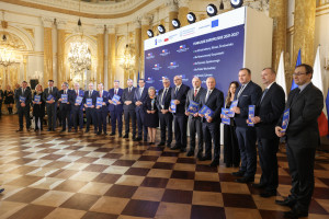 Marszałkowie województw podczas inauguracji nowej perspektywy finansowej UE (fot. lodzkie.pl)