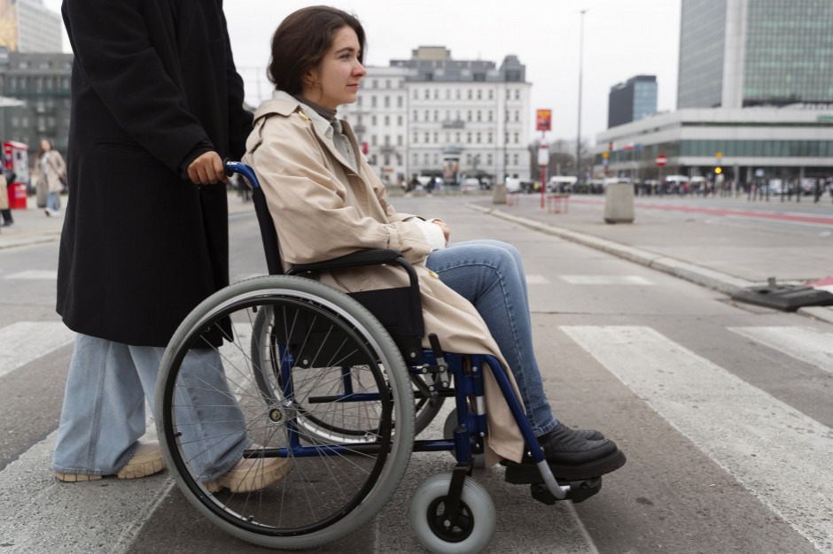 Osoby opiekujące się osobami z niepełnosprawnościami tez potrzebują wytchnienia (fot. foreepik)