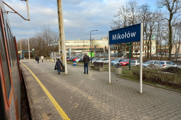 W ramach inwestycji przewidziana jest m.in. przebudowa stacji i przystanku Mikołów (fot.: twitter.com/PKP_PLK_SA)
