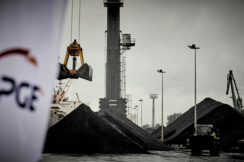 PGE zapewnia wysokiej jakości węgiel z importu dla gospodarstw domowych, przedsiębiorstw, ciepłownictwa i energetyki (fot. PGE) PGE zapewnia wysokiej jakości węgiel z importu dla gospodarstw domowych, przedsiębiorstw, ciepłownictwa i energetyki (fot. PGE)