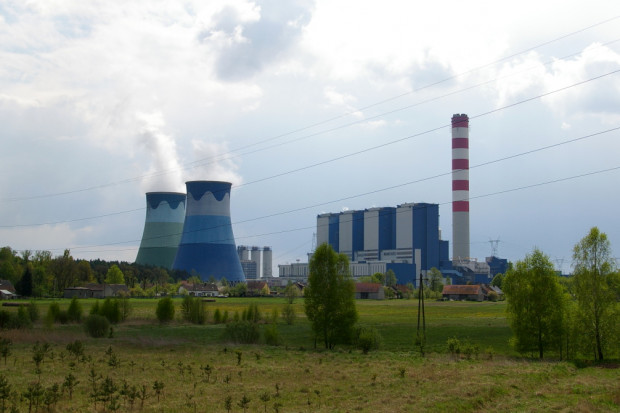 Sieć rozprowadzająca ciepło z elektrowni Opole będzie likwidowana (fot. wikipedia.org/Gabriel Tendera/Catz)