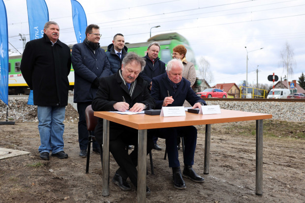 Podpisanie umowy na budowę nowej stacji kolejowej w Józefinie i przebudowę stacji w Mrozach oraz Chotyłowie (fot. PKP PLK)