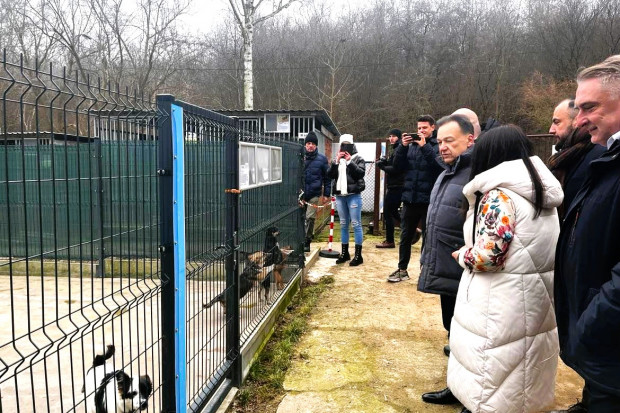 Struzik zwrócił uwagę, że zjawisko bezdomności zwierząt jest poważnym problemem, nie tylko na Mazowszu.  (fot.:twitter.com/StruzikAdam)