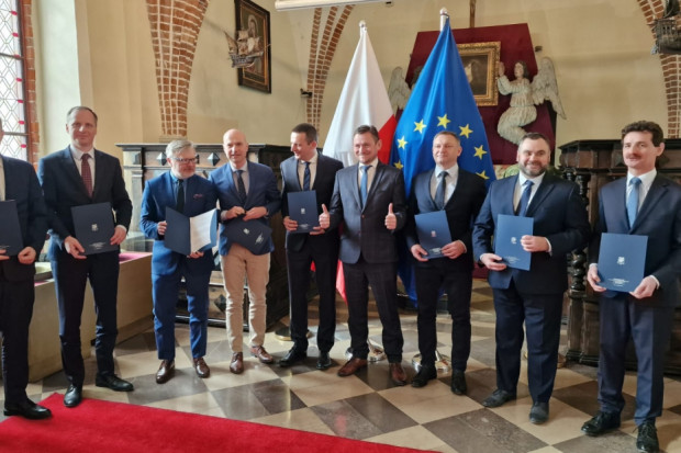 Samorządowcy, którzy podpisali Porozumienie Powiatu Sławieńskiego (Fot. wzp.pl)