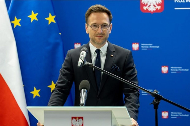 Średnio wydawanych jest 37 decyzji miesięcznie - powiedział Waldemar Buda (fot. gov.pl)