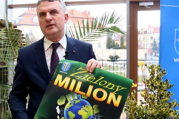 Artur Kozioł, burmistrz Wieliczki, ogłasza start kolejnej edycji "zielonego budżetu obywatelskiego" w tym mieście, przy której zostanie zastosowana nowa metoda obliczania wyników (Fot. UM Wieliczka)