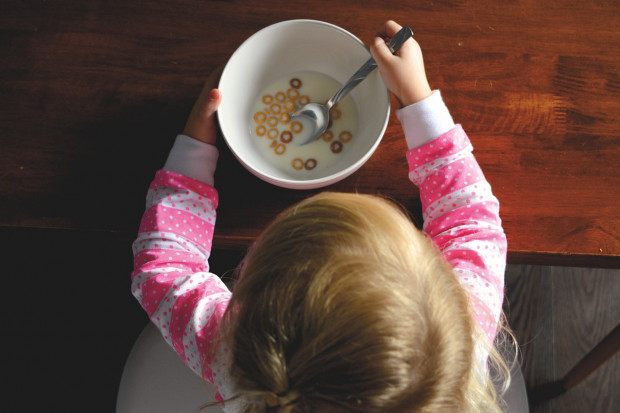 Z rządowego programu „Posiłek w szkole i w domu” na lata 2019-2023 w ciągu trzech lat skorzystało blisko 4,5 mln osób. (Fot. Pixabay)