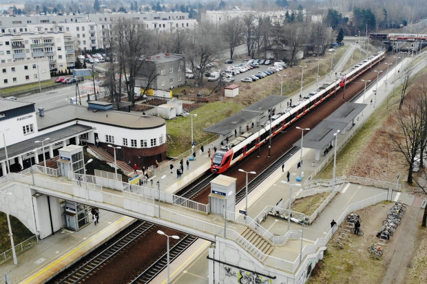 Pociąg SKM na stacji w Piasecznie (fot. UM Warszawa)