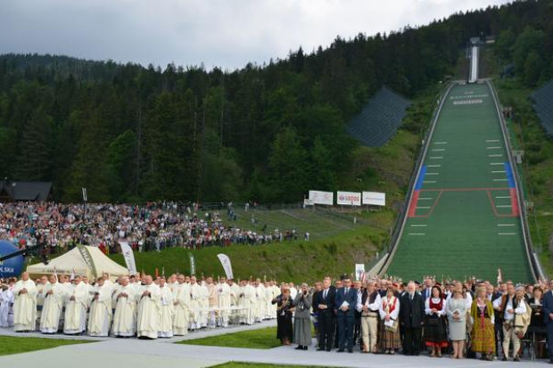 Pod Wielką Krokwią 26 lat temu stał papieski ołtarz (fot. arch/https://www.malopolska.uw.gov.pl)