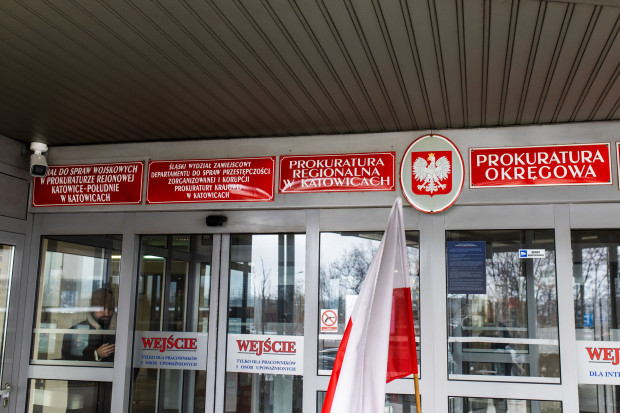 Prezydent Ostrowca Świętokrzyskiego usłyszał zarzuty przyjęcia 40 tys. zł w łapówkach (fot. PAP/Zbigniew Meissner)