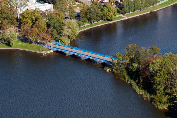 Decyzja samorządu o wykreśleniu mostu z rejestru zabytków zelektryzowała lokalną społeczność (fot. Wikipedia/ZeroJeden/CC BY-SA 3.0 pl)