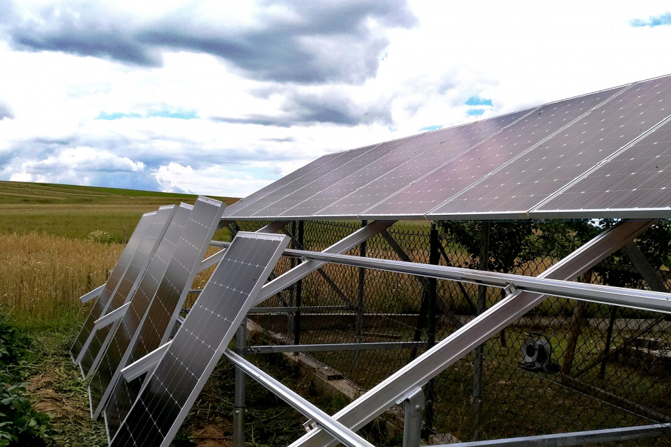 PGE Energia Odnawialna poszukuje gruntów, których właścicielem są samorządy, na których można wybudować instalacje fotowoltaiczne. (fot. Juliawozniak, CC BY-SA 4.0/Wikipedia)
