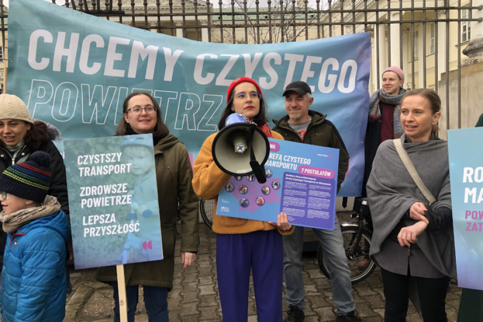 Akcja zorganizowano pod Ratuszem przy ul. Bankowej w Warszawie (Fot. sct.prowly.com) Akcja zorganizowano pod Ratuszem przy ul. Bankowej w Warszawie (Fot. sct.prowly.com)
