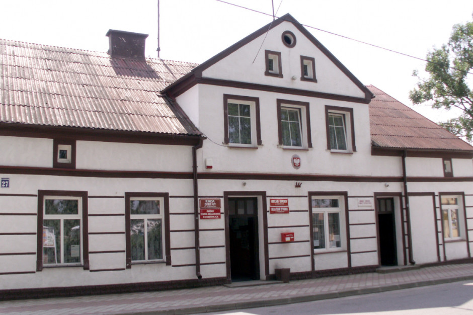 Urząd Gminy w Dubeninkach (fot. Rimantas Lazdynas/ domena publiczna/ wikipedia)