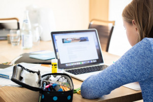Nieodpłatne laptopy dla uczniów IV klas jednak nie dla wszystkich