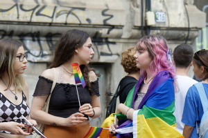Samorządy uchylają lub łagodzą stanowiska w sprawie LGBT. Dla kasy