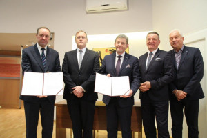 W poniedziałek 27 marca zawarto dwie ważne umowy w urzędzie marszałkowskim (Fot. pomorskie.pl/Aleksander Olszak)