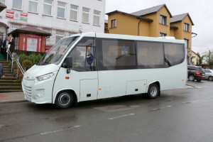 Autobusem szkolnym nadal będą wożeni tylko uczniowie (Fot. niebylec.pl)