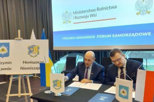 Umowę o partnerstwie podpisali mer Niemiszajewa, Petro Perevoznyk i burmistrz Radzymina Krzysztof Chaciński (fot. UMSerock)