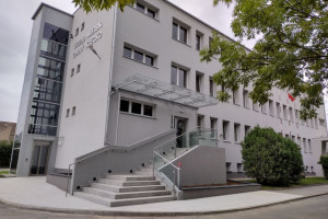 Zgodnie z ustawą obowiązek podejmowania działań mających na celu zmniejszenie o 10 proc. całkowitego zużycia energii elektrycznej mają m.in. jednostki samorządu terytorialnego (fot. bip.klecko.pl/zdjęcie ilustracyjne)