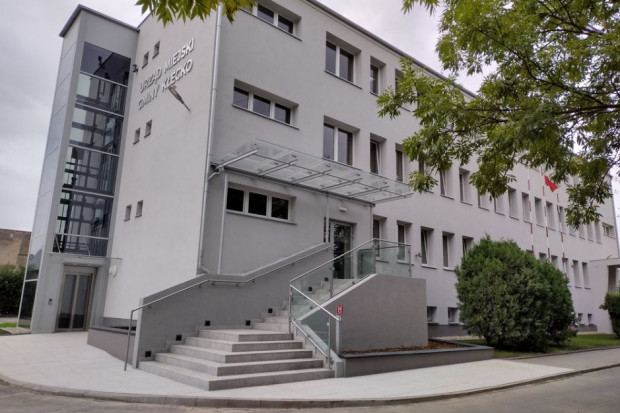 Zgodnie z ustawą obowiązek podejmowania działań mających na celu zmniejszenie o 10 proc. całkowitego zużycia energii elektrycznej mają m.in. jednostki samorządu terytorialnego (fot. bip.klecko.pl/zdjęcie ilustracyjne)