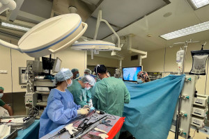 Operacja laparoskopowego pobrania fragmentu wątroby od żywego dawcy (FOT. WUM)