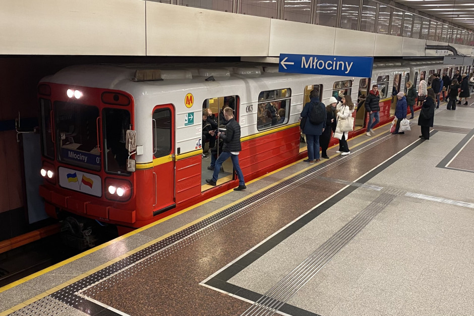 Zmiany dotyczą zarówno metra i pociągów, jak i tramwajów oraz autobusów (Fot. Metro Warszawskie)