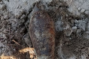 Niewybuch z czasów II wojny światowej znaleziono w miejscowości Rudki (fot. mazowiecka.policja.gov.pl)