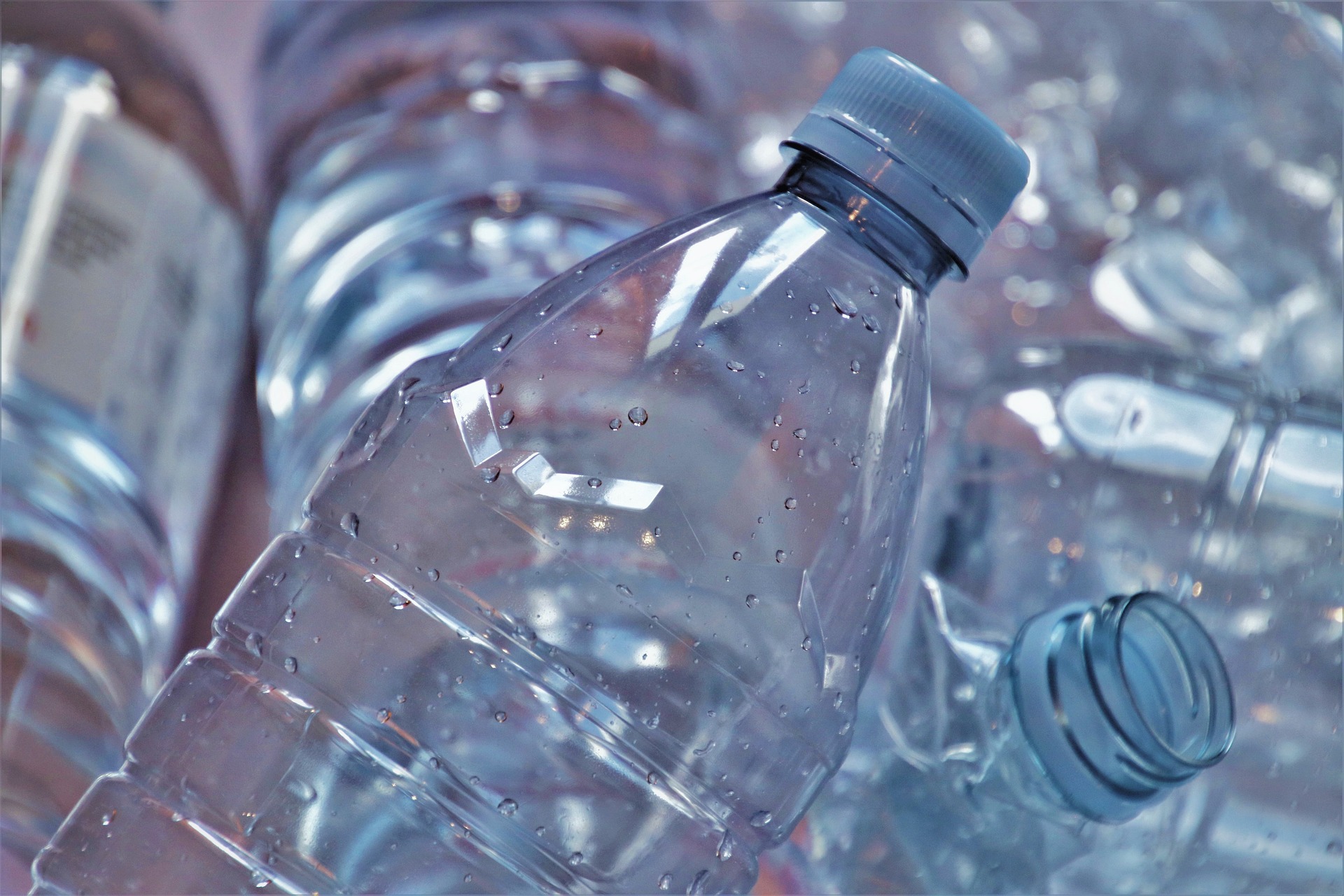 Nowelizacja wdraża unijne ograniczenia dotyczące stosowania jednorazowego plastiku (fot. pixabay)
