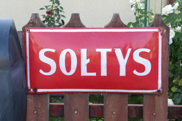 Senat za wniesieniem do Sejmu projektu ws. dodatku emerytalnego dla sołtysów (fot. wikipedia.org/Grzegorz Tężycki/CC BY-SA 4.0)