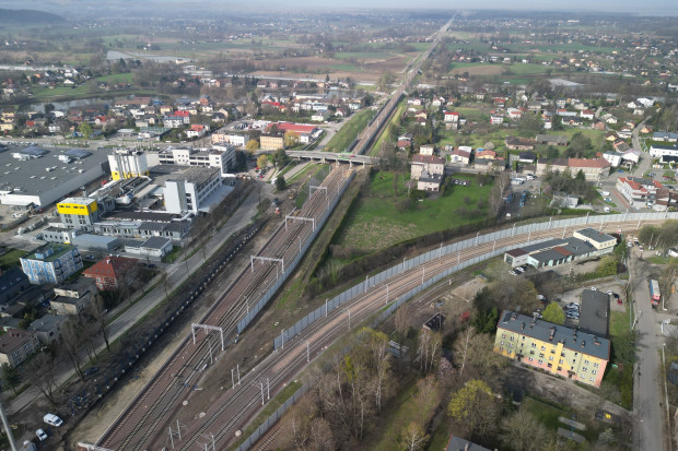 Zmodernizowane zostaną tory i sieć trakcyjna na linii Skoczów - Bielsko-Biała (fot. twitter.com/GrzegorzPuda)