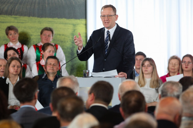 Minister rolnictwa Robert Telus (Fot. PAP/Artur Reszko)