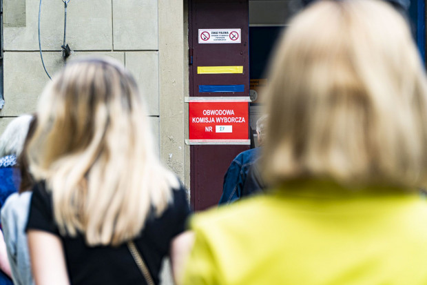 Krytycy obniżenia progu w referendach lokalnych chcą, aby burmistrz rządził dożywotnio, z prawem dziedziczenia  (fot. PTWP)